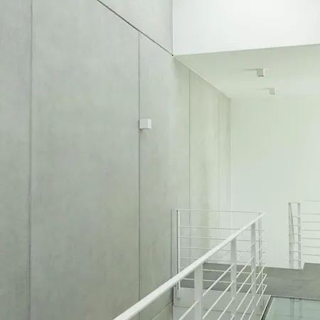 Mitten Im Nirgendwo Taucht Es Auf Einmal Auf - Ein Reprasentativer Bau - Penthouse Garnberg I Apartamento