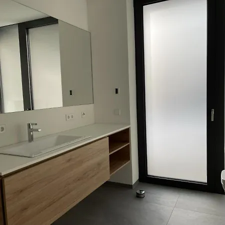 Apartamento Mitten Im Nirgendwo Taucht Es Auf Einmal Auf - Ein Reprasentativer Bau - Penthouse Garnberg I *
